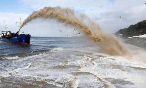 Pasir laut image source: https://greeneration.org/en/publication/green-info/sea-sand-export/