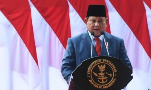 Prabowo image source: https://www.tvonenews.com/berita/nasional/204058-kompak-dengan-gibran-prabowo-subianto-tetap-berdinas-di-kemhan-seperti-biasa-saat-sidang-pembacaan-putusan-mk