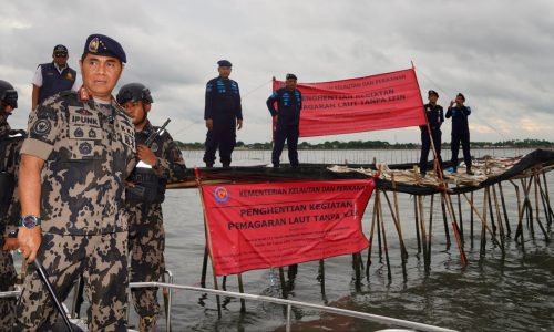 kkp-hentikan-kegiatan-pemagaran-laut-tanpa-izin-di-tangerang